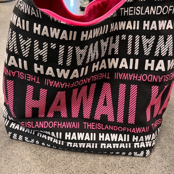 NWT Robin Ruth Be Noticed Tote - Picture 9 of 12